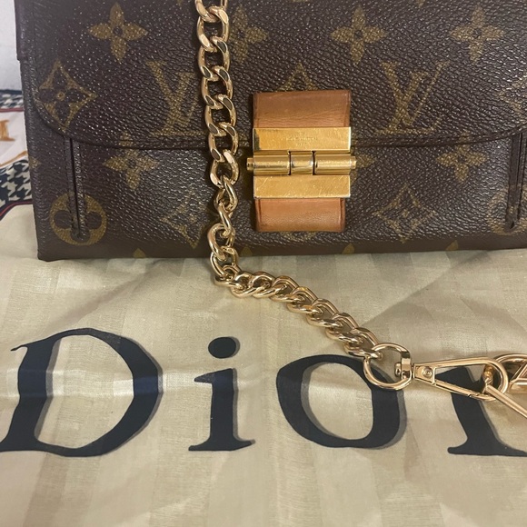 LV cross body purse ( no chain included) - Picture 13 of 13